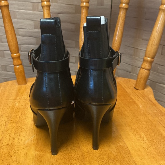 Allegra K 6 NWOB BLACK faux leather 3.5” stiletto heel GOLD HARDWARE Ank… - Picture 3 of 4